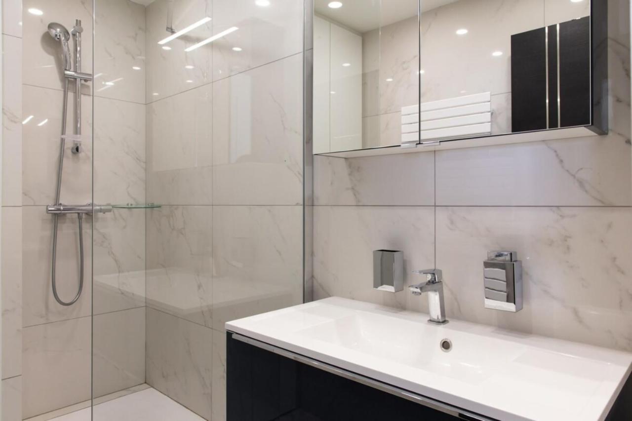 Air-Conditioned Apartment With Sea View And At The Foot Of The Beaches アンティーブ エクステリア 写真