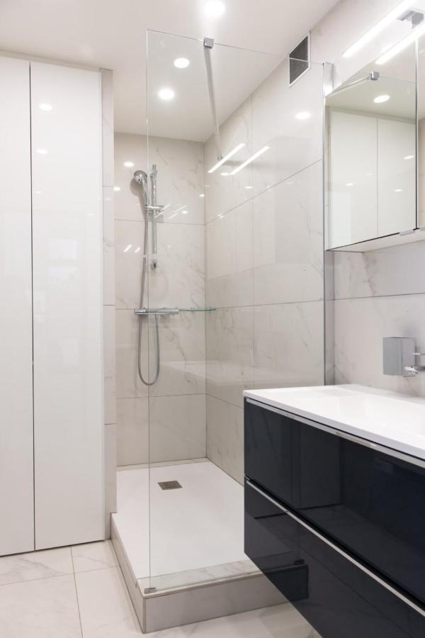 Air-Conditioned Apartment With Sea View And At The Foot Of The Beaches アンティーブ エクステリア 写真